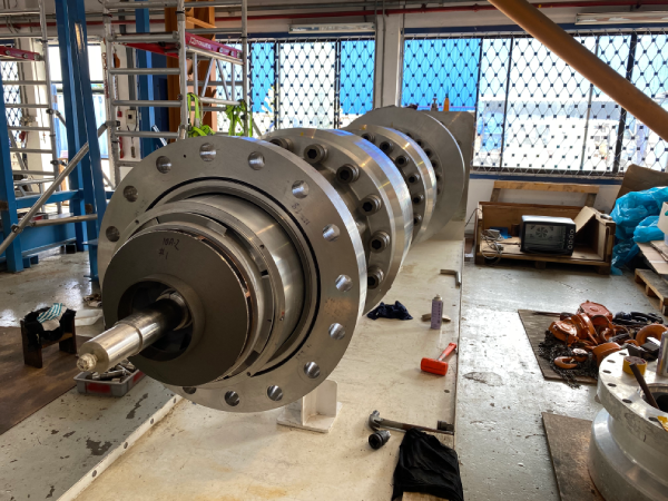 Large industrial turbine rotor shaft assembly